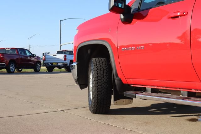 Used 2025 Chevrolet Silverado 2500 LT w/ Leather Package AWD/4WD image 9