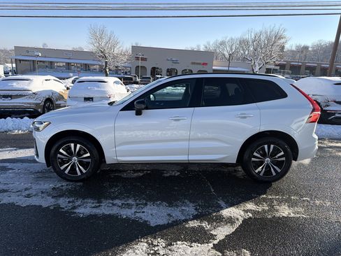 Certified 2025 Volvo XC60 B5 Core image 4