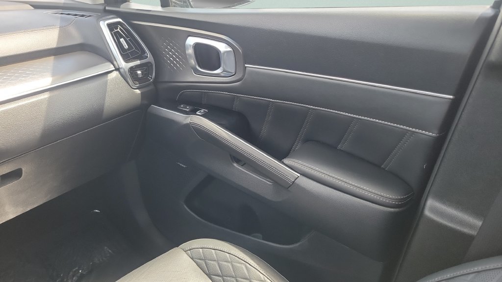 Used 2023 Kia Sorento SX AWD/4WD image 13