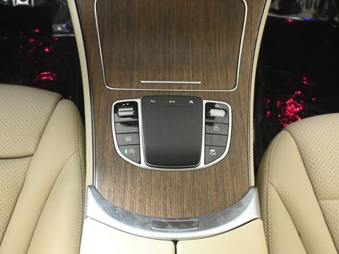 Used 2020 Mercedes-Benz GLC 300 4MATIC image 25