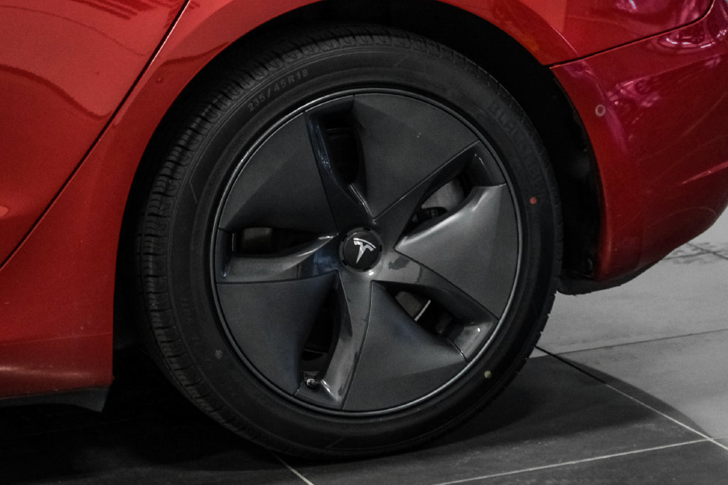 Used 2018 Tesla Model 3 Long Range RWD image 47