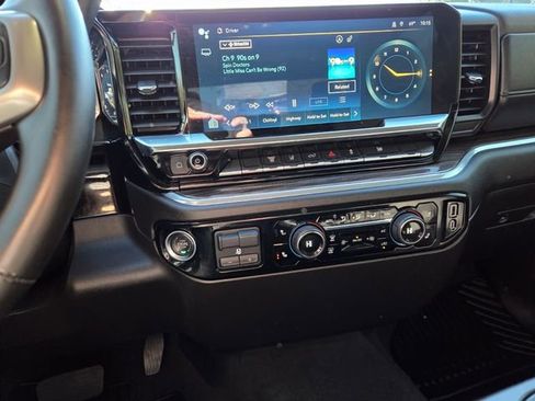 Used 2025 Chevrolet Silverado 2500 LT w/ Convenience Package image 30