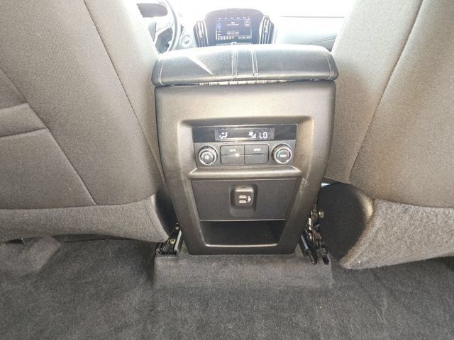 Used 2023 Chevrolet Traverse LT FWD image 23