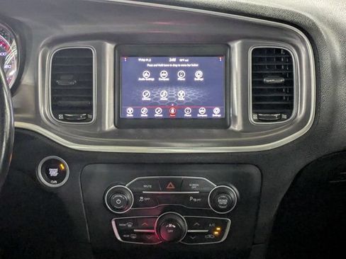Used 2019 Dodge Charger SXT RWD image 15