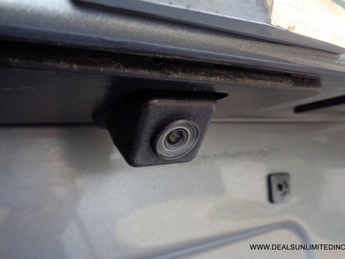 Used 2020 Chevrolet Suburban LT image 24