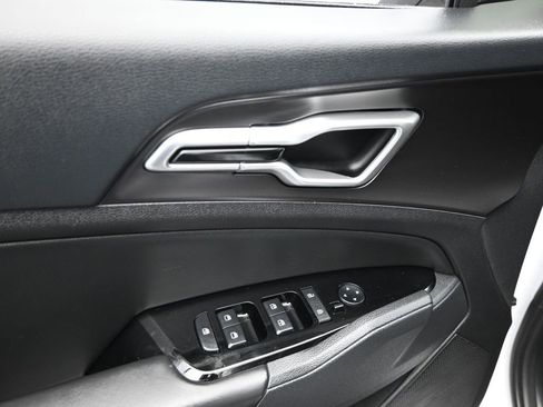 Used 2024 Kia Sportage EX image 11