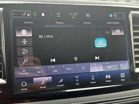 Certified 2023 Chrysler Pacifica Limited FWD image 32