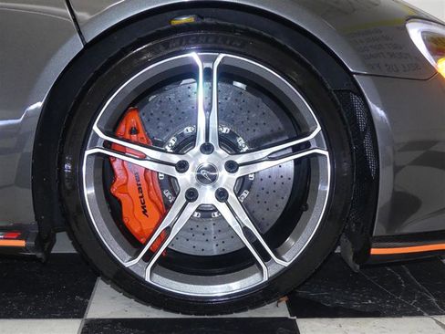 Used 2016 McLaren 650S Spider image 38