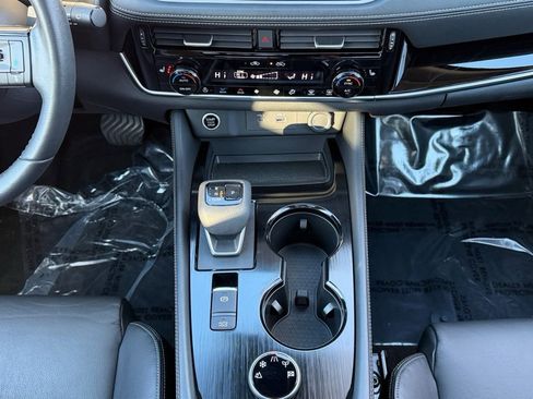 Used 2023 Nissan Rogue SL w/ SL Premium Package image 25