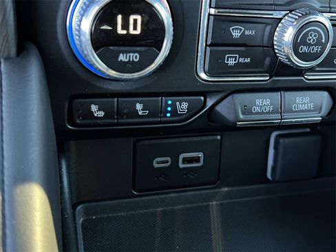 Used 2024 GMC Yukon AT4 w/ AT4 Premium Plus Package image 19