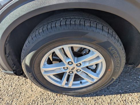 Used 2022 Ford Explorer XLT image 7