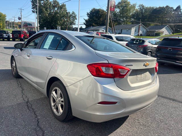 Used 2017 Chevrolet Cruze LT w/ Convenience Package FWD image 3