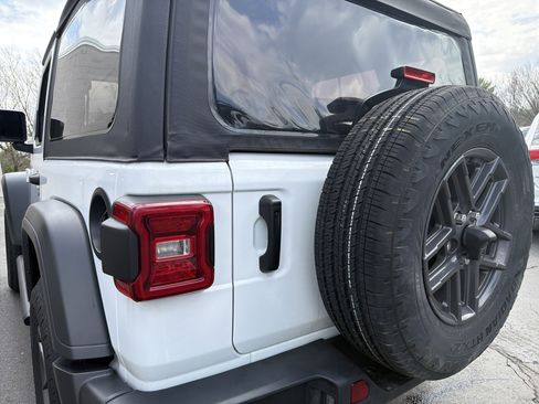 Certified 2025 Jeep Wrangler Sport AWD/4WD image 8