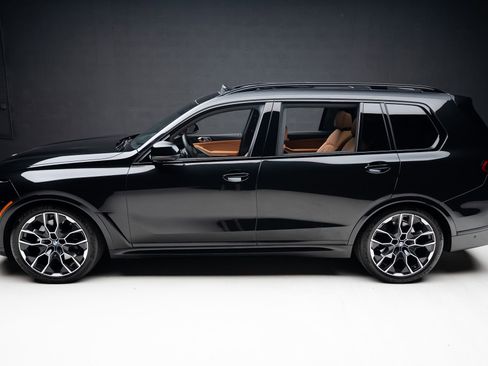 Used 2026 BMW X7 xDrive40i w/ M Sport Package image 15