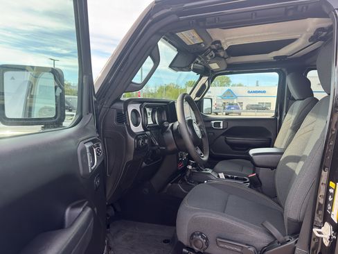 Used 2024 Jeep Wrangler Unlimited Sport AWD/4WD image 10