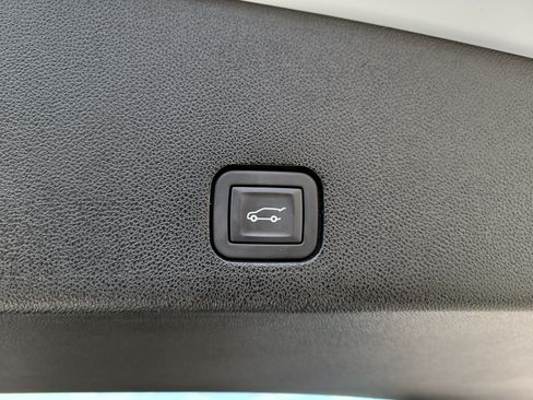 Used 2023 Cadillac XT6 Sport w/ Technology Package AWD/4WD image 18