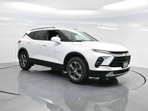 New 2025 Chevrolet Blazer LT w/ Convenience Package FWD image 46