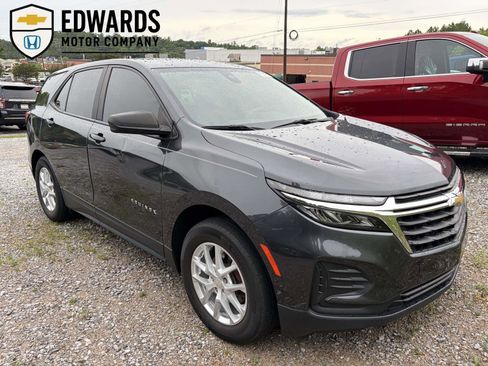Used 2022 Chevrolet Equinox LS FWD image 1