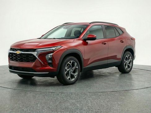 Used 2025 Chevrolet Trax LT image 3