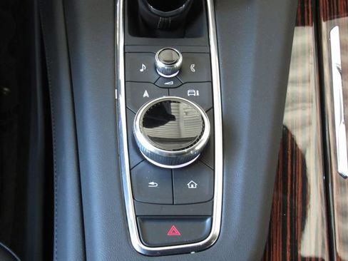 Used 2024 Cadillac Escalade ESV Luxury AWD/4WD image 33