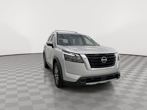 Certified 2025 Nissan Pathfinder SL w/ Cargo Package AWD/4WD image 3