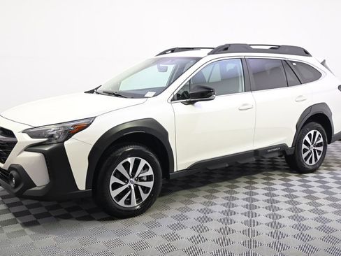 Certified 2025 Subaru Outback Premium AWD/4WD image 2