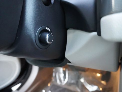 Used 2017 Jaguar XF Premium image 23