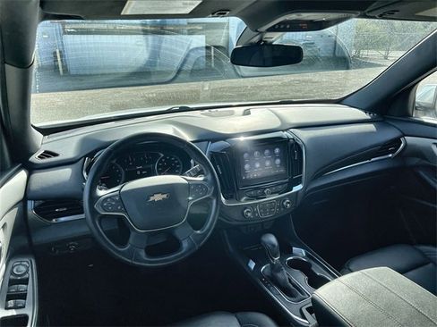 Used 2022 Chevrolet Traverse LT image 10