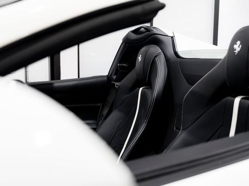 Used 2023 Ferrari 812 GTS RWD image 37