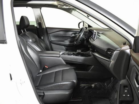 Certified 2022 Nissan Rogue SV w/ SV Premium Package image 34