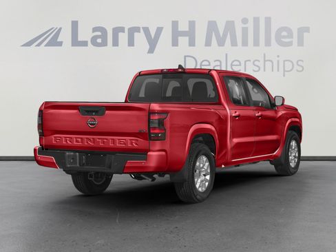 Used 2024 Nissan Frontier SV RWD image 2