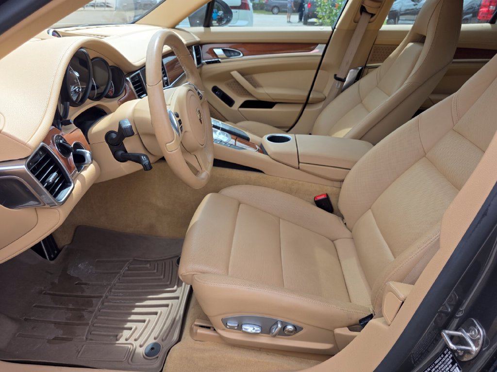Used 2014 Porsche Panamera 4 AWD/4WD image 27