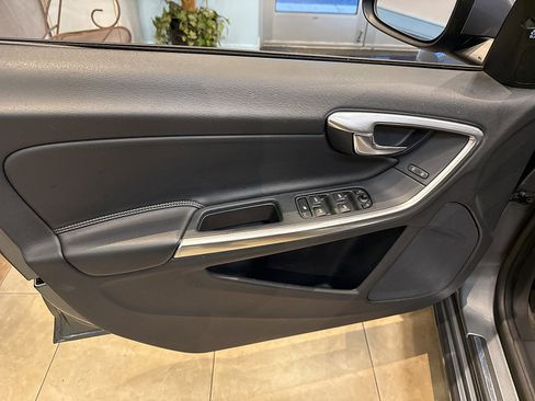 Used 2018 Volvo S60 T5 Dynamic w/ Vision Package image 22