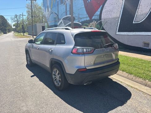 Used 2019 Jeep Cherokee Latitude Plus w/ Cold Weather Group image 4