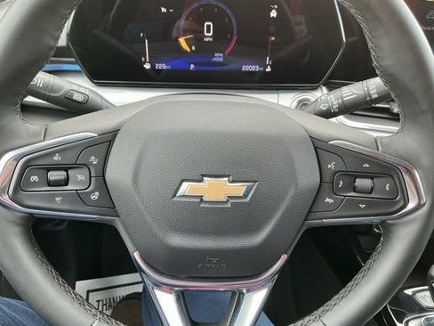 Used 2025 Chevrolet Trax LT w/ LT Convenience Package image 28