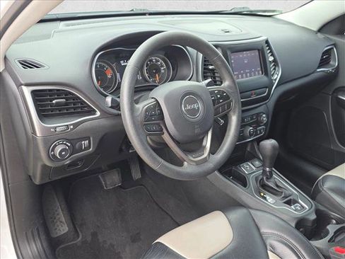 Used 2019 Jeep Cherokee Latitude w/ Popular Appearance Group FWD image 9