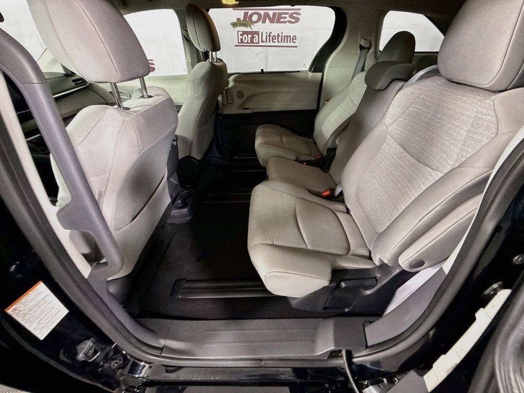 Certified 2024 Toyota Sienna LE FWD image 26