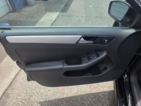 Used 2014 Volkswagen Jetta SE FWD image 11