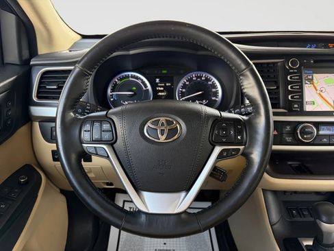 Used 2017 Toyota Highlander Limited Platinum image 26