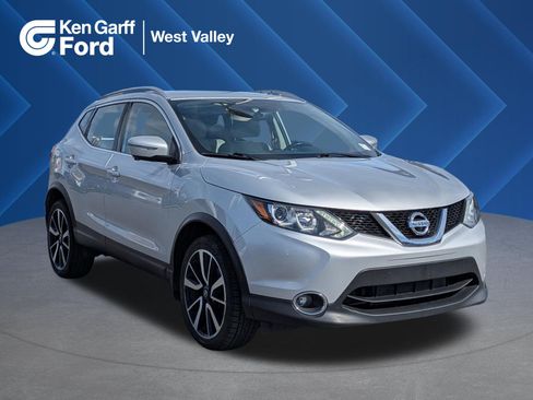 Used 2017 Nissan Rogue Sport SL image 1
