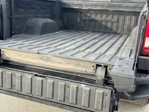 Used 2024 GMC Sierra 1500 AT4 w/ Technology Package image 27