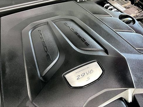 Used 2023 Porsche Cayenne S Platinum AWD/4WD image 33