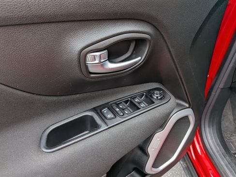 Used 2021 Jeep Renegade Sport image 14