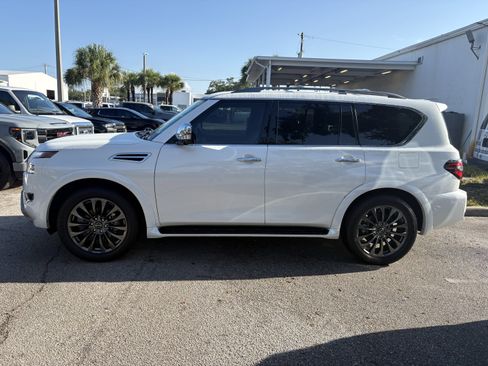 Used 2024 Nissan Armada Platinum w/ Captain's Chairs Package RWD image 4