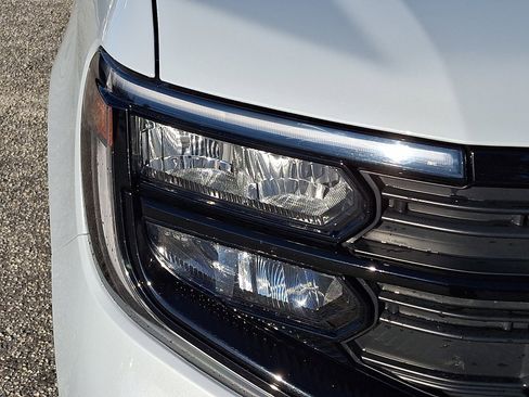 Certified 2025 Ford Expedition Active image 8