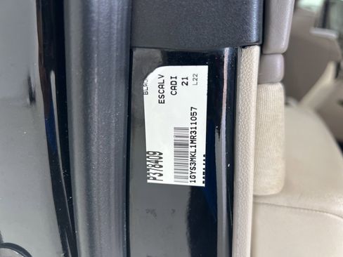 Used 2021 Cadillac Escalade ESV Premium Luxury Platinum image 32