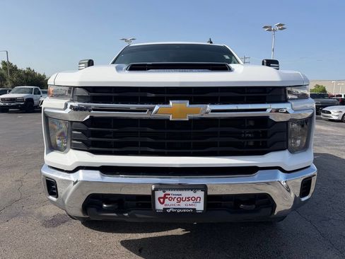 Used 2024 Chevrolet Silverado 2500 LT AWD/4WD image 6