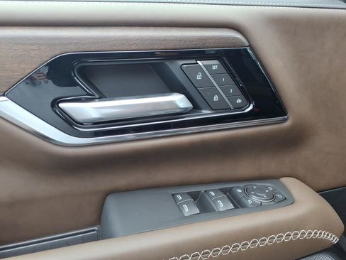New 2026 GMC Yukon Denali Ultimate AWD/4WD image 9