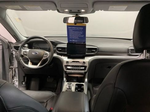 Used 2022 Ford Explorer XLT w/ Equipment Group 202A AWD/4WD image 31