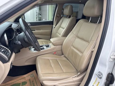 Used 2019 Jeep Grand Cherokee Limited image 17